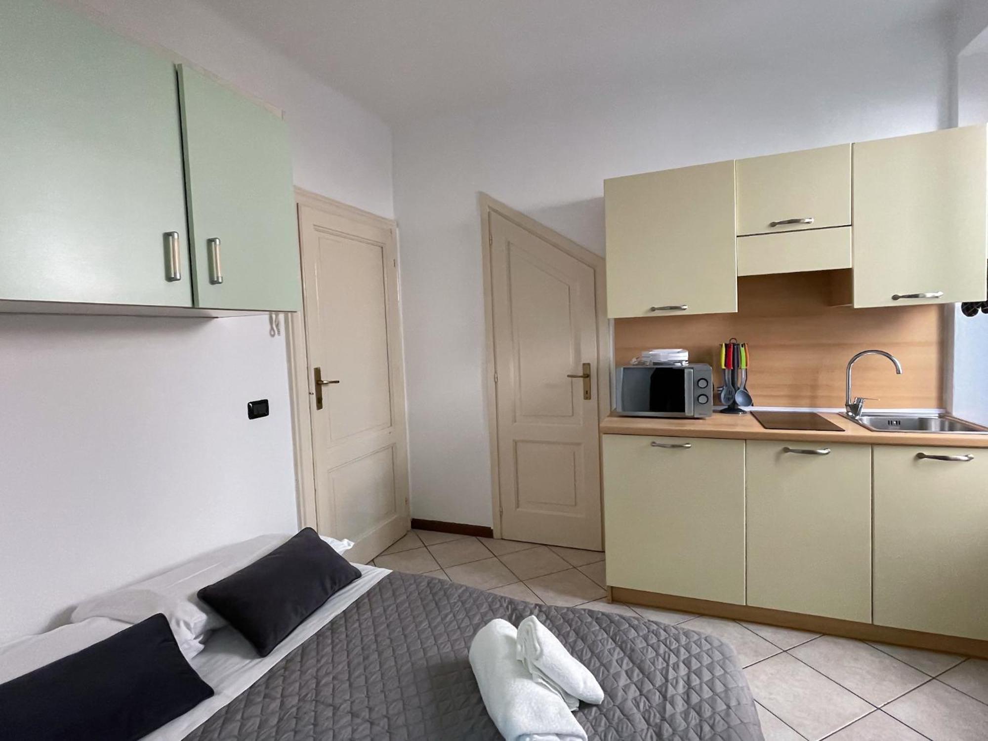 Roncati 7 Center Town Studio Apartments 벨라지오 외부 사진