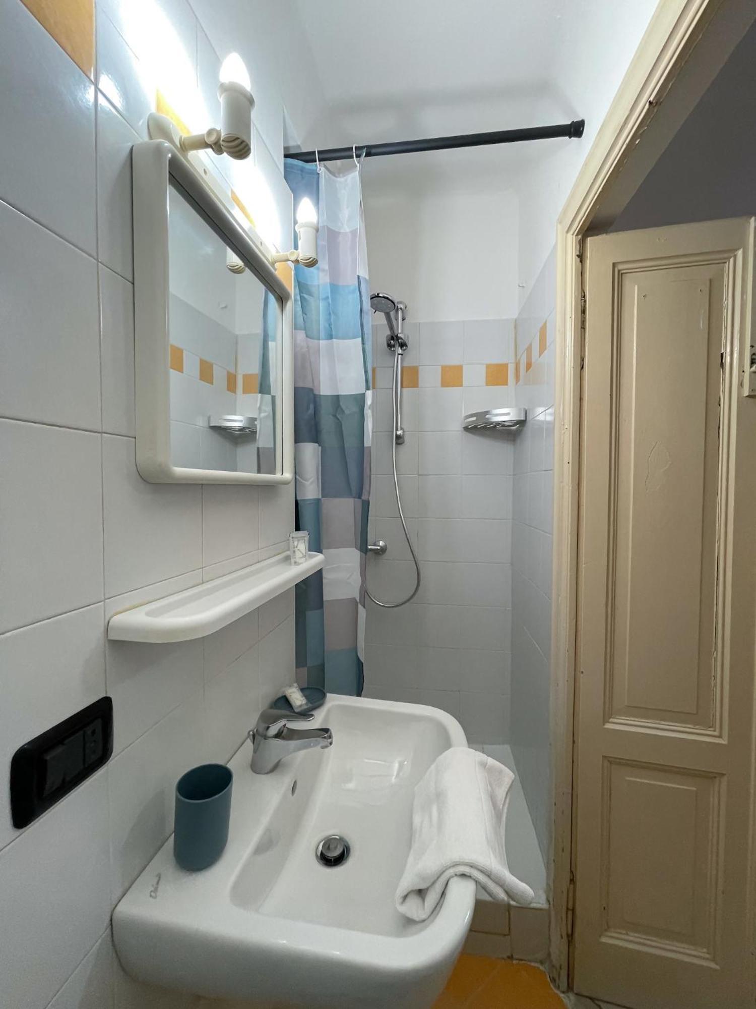 Roncati 7 Center Town Studio Apartments 벨라지오 외부 사진