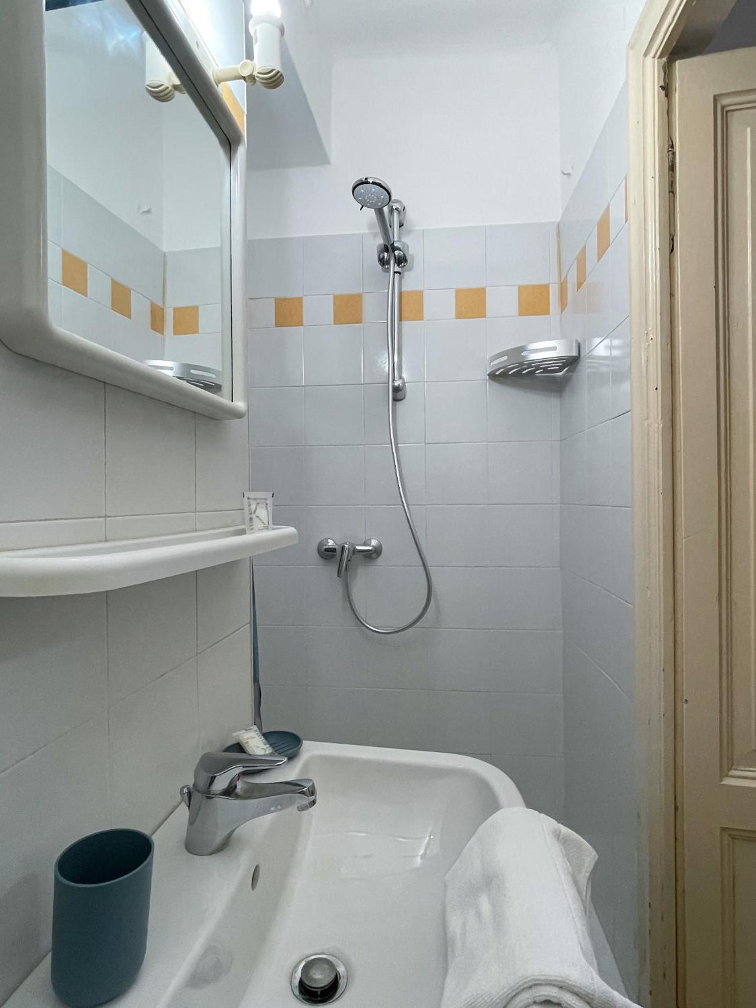 Roncati 7 Center Town Studio Apartments 벨라지오 외부 사진
