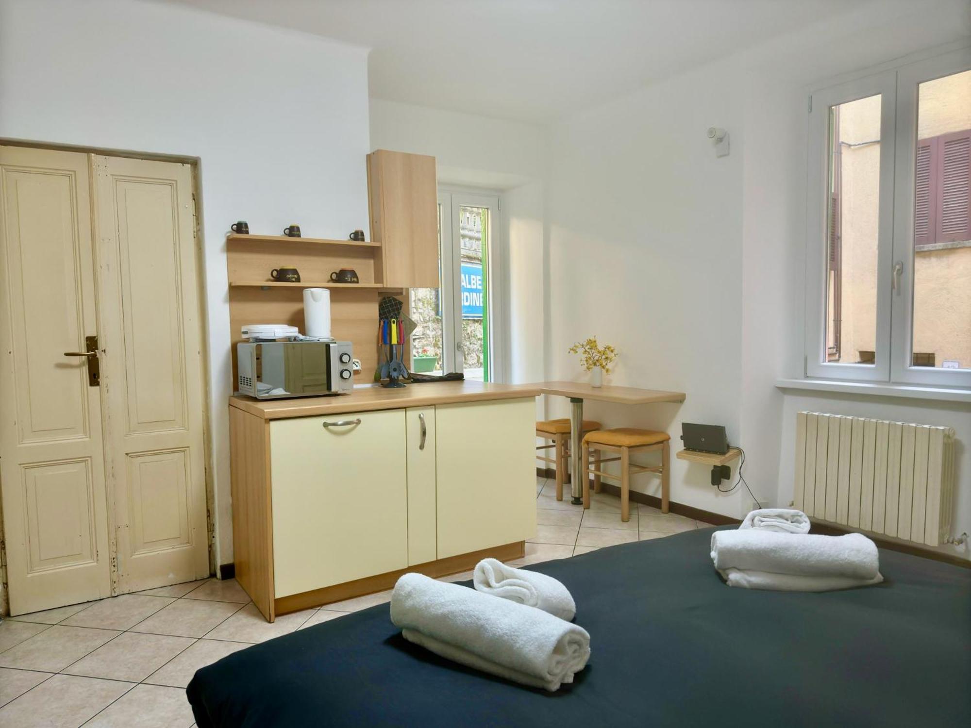 Roncati 7 Center Town Studio Apartments 벨라지오 외부 사진