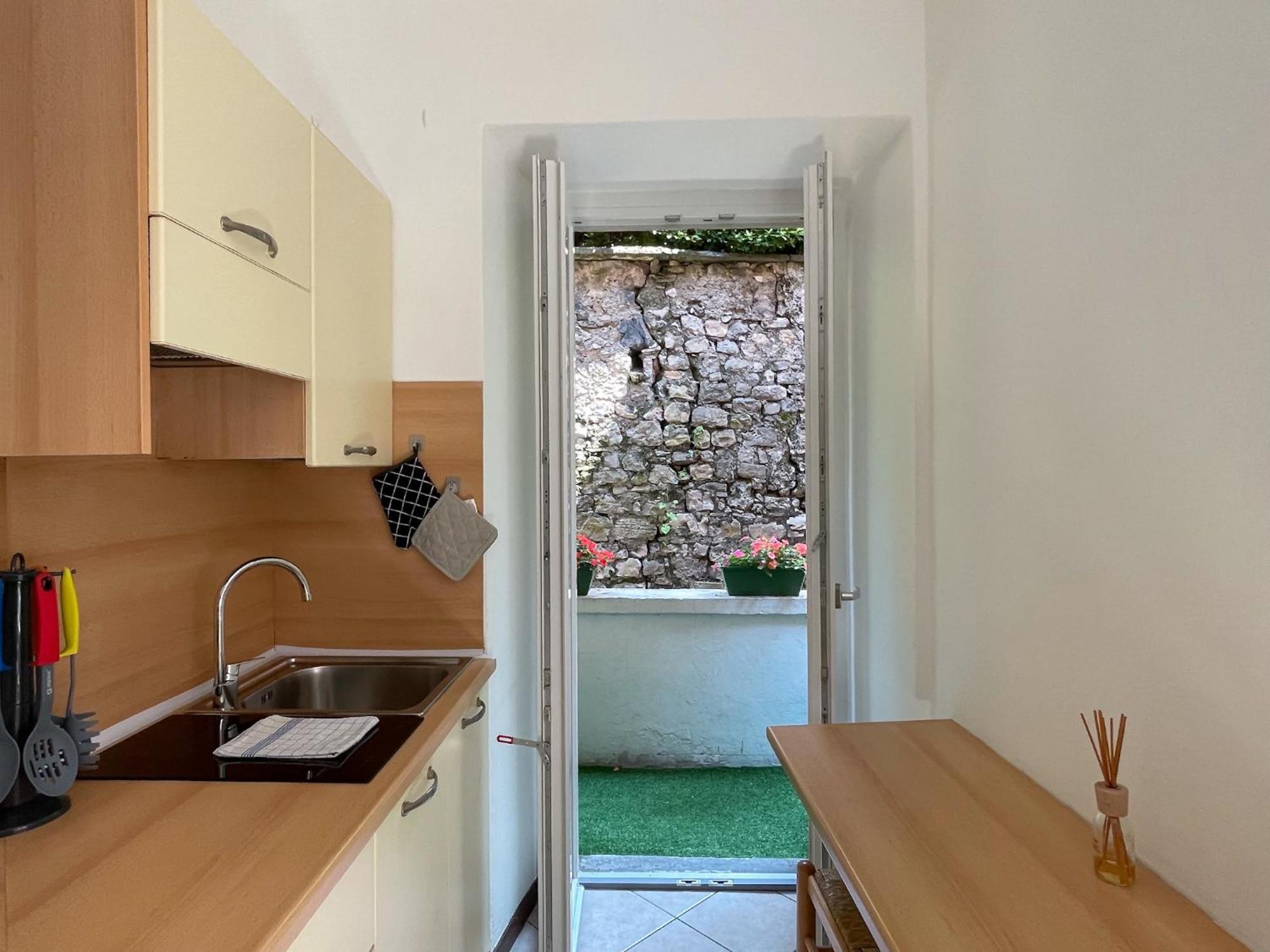 Roncati 7 Center Town Studio Apartments 벨라지오 외부 사진